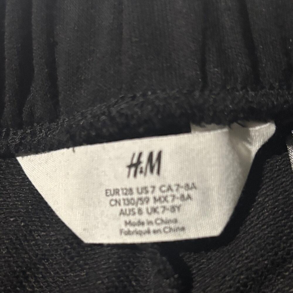 H & m 7/8 Glow-in-the-Dark Skeleton
Sweatshirt Set for Kids new with tags nwt - Picture 4 of 15